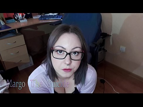 ❤️ Sexy Girl mit Brille saugt Dildo tief vor der Kamera Homemade porn bei uns ❌️❤